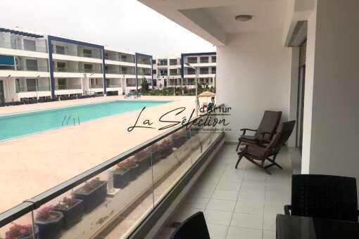 Grazioso appartamento arredato con vista panoramica sulla piscina e sul mare da affittare
